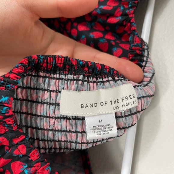 Trendy Red and Black Puff Sleeve Top Strawberry Print Cotton Size M NWT - Picture 9 of 10